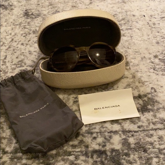 Balenciaga Tortoise Shell Sunglasses - Picture 8 of 8